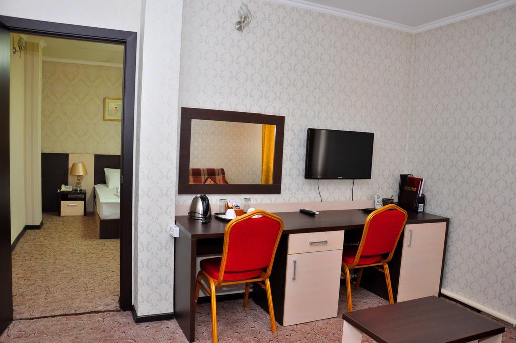 Tourasia Hotel 비슈케크 외부 사진